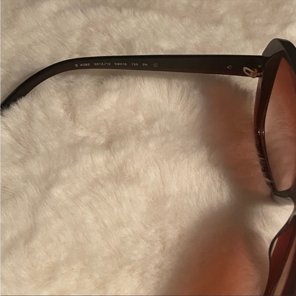 Burberry 💯Authentic - Picture 9 of 9